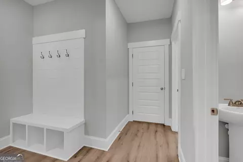 Entry Way - 1863 Hoods Mill Rd, Commerce, GA 30529 photo 7 of 8
