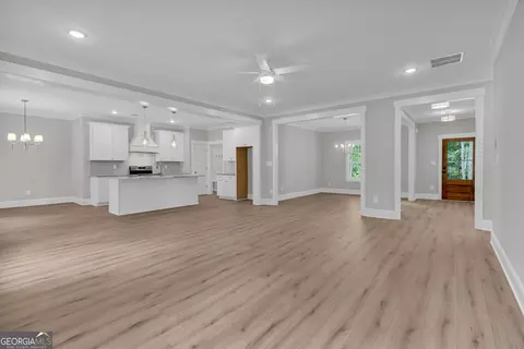Living - 1863 Hoods Mill Rd, Commerce, GA 30529 photo 3 of 5