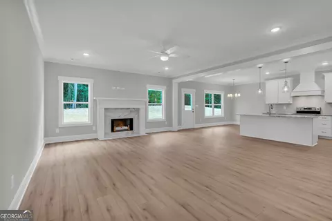 Living - 1863 Hoods Mill Rd, Commerce, GA 30529 photo 2 of 5