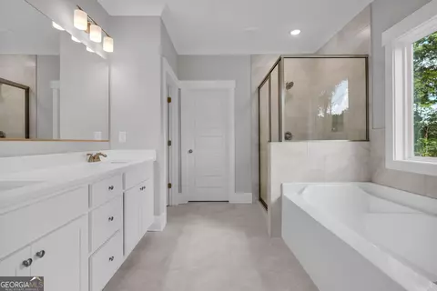 Bath - 1863 Hoods Mill Rd, Commerce, GA 30529 photo 1 of 8