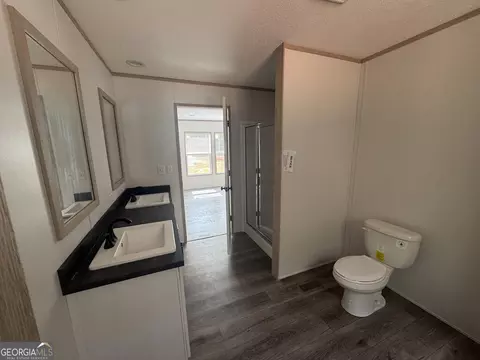 Bath - 2037 Defoor Rd, Toccoa, GA 30577 photo 2 of 3