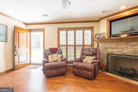 Entry Way - 130 Colby Cir, Dublin, GA 31021 photo 1 of 6