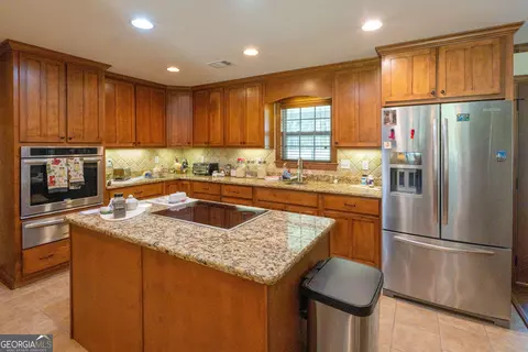 Kitchen - 130 Colby Cir, Dublin, GA 31021 photo 5 of 12