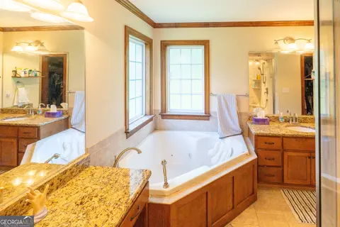 Bath - 130 Colby Cir, Dublin, GA 31021 photo 7 of 8