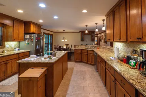 Kitchen - 130 Colby Cir, Dublin, GA 31021 photo 9 of 12