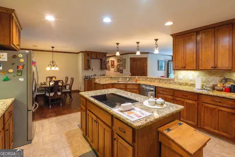 Kitchen - 130 Colby Cir, Dublin, GA 31021 photo 10 of 12