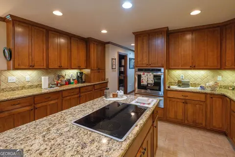 Kitchen - 130 Colby Cir, Dublin, GA 31021 photo 11 of 12