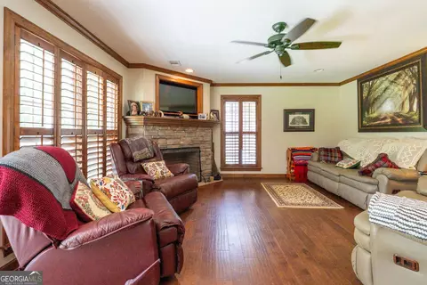 Living - 130 Colby Cir, Dublin, GA 31021 photo 1 of 2