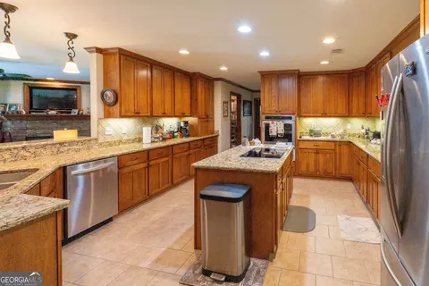 Kitchen - 130 Colby Cir, Dublin, GA 31021 photo 3 of 12