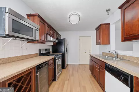 Kitchen - 3279 Benthollow Ln, Duluth, GA 30096 photo 2 of 2