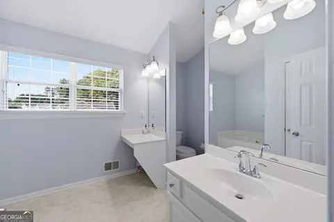 Bath - 3279 Benthollow Ln, Duluth, GA 30096 photo 3 of 4