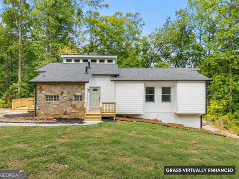 98 Kettlewood Dr SW, Lilburn, GA 30047