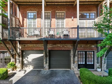 225 Founders Mill Ct, Roswell, GA 30075