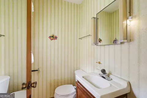 Bath - 57 Defoor Rd, Toccoa, GA 30577 photo 2 of 2