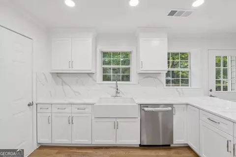 Kitchen - Undisclosed, Suwanee, GA 30024 photo 3 of 3