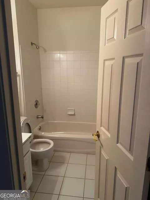 Bath - 711 Hexham Ct, Suwanee, GA 30024 photo 1 of 3