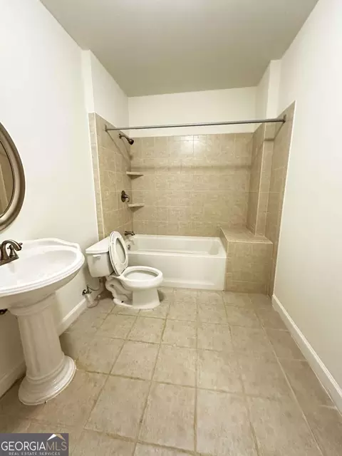 Bath - 711 Hexham Ct, Suwanee, GA 30024 photo 2 of 3