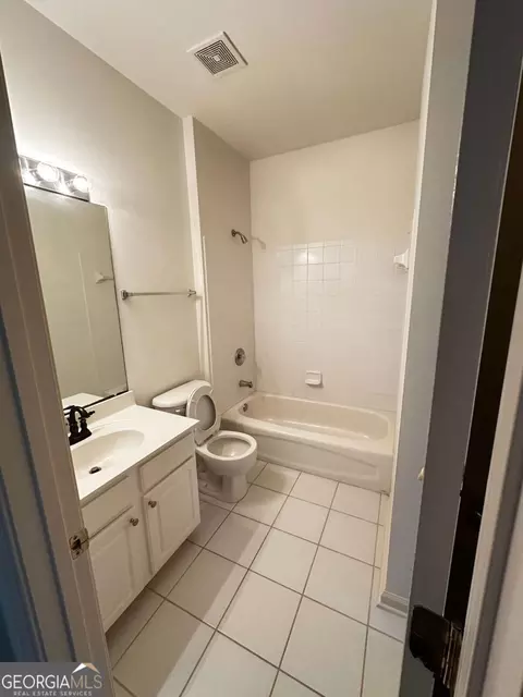 Bath - 711 Hexham Ct, Suwanee, GA 30024 photo 3 of 3