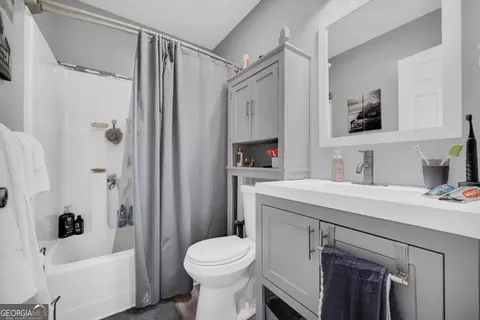 Bath - 369 Kay Dr, Winder, GA 30680 photo 2 of 2