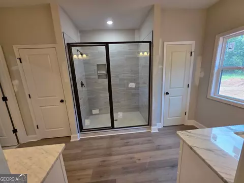 Bath - 440 Bob Thomas Rd, Jackson, GA 30233 photo 2 of 5