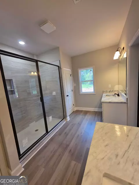 Bath - 440 Bob Thomas Rd, Jackson, GA 30233 photo 4 of 5