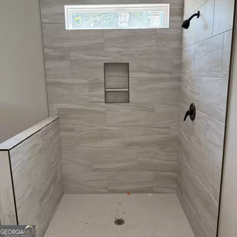 Bath - 460 Bob Thomas Rd, Jackson, GA 30233 photo 2 of 4