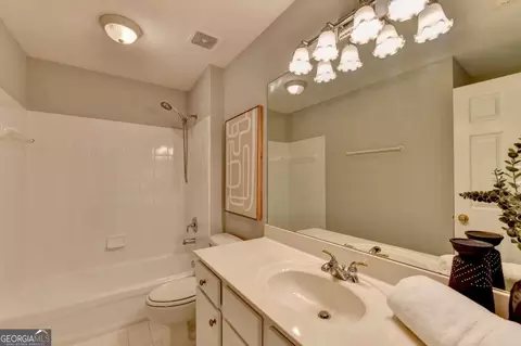 Bath - 3545 Sentry View Trce, Suwanee, GA 30024 photo 6 of 8