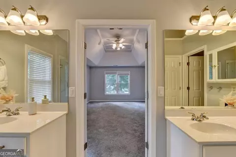 Bath - 3545 Sentry View Trce, Suwanee, GA 30024 photo 3 of 8