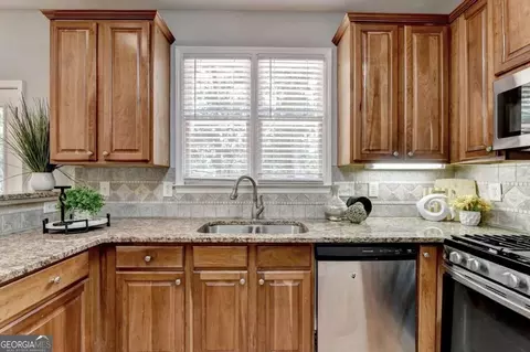 Kitchen - 3545 Sentry View Trce, Suwanee, GA 30024 photo 2 of 6