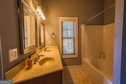 Bath - 157 Andrea Cir, Jackson, GA 30233 photo 1 of 3