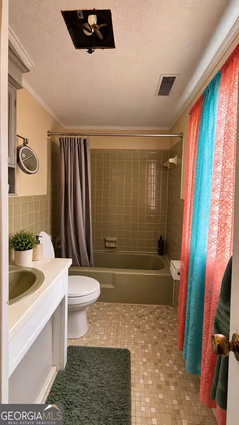 Bath - 60 Ridge Rd, Macon, GA 31217 photo 1 of 1