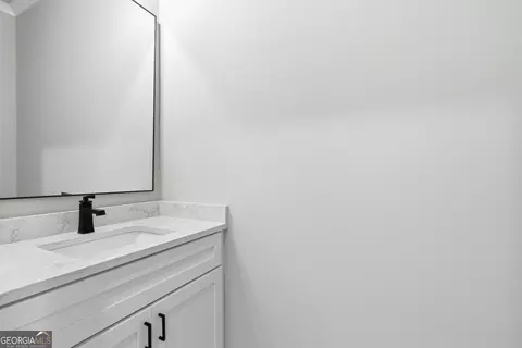 Bath - 110 Fall Pippin Ct, Clarkesville, GA 30523 photo 7 of 10