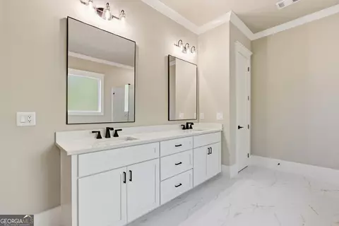 Bath - 110 Fall Pippin Ct, Clarkesville, GA 30523 photo 5 of 10