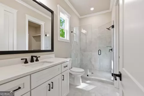 Bath - 110 Fall Pippin Ct, Clarkesville, GA 30523 photo 2 of 10