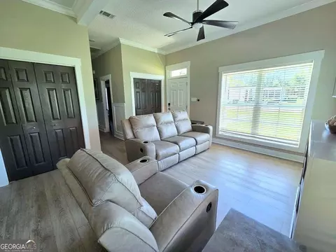 Living - 215 Eighth St, Adel, GA 31620 photo 2 of 2