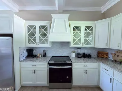 Kitchen - 215 Eighth St, Adel, GA 31620 photo 3 of 5