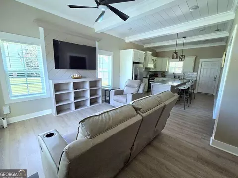 Living - 215 Eighth St, Adel, GA 31620 photo 1 of 2