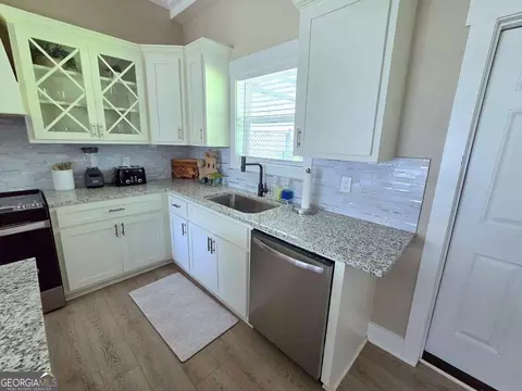 Kitchen - 215 Eighth St, Adel, GA 31620 photo 4 of 5