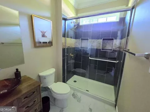 Bath - 215 Eighth St, Adel, GA 31620 photo 2 of 3