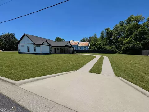 Exterior - 215 Eighth St, Adel, GA 31620 photo 4 of 4