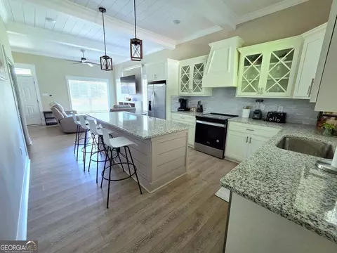 Kitchen - 215 Eighth St, Adel, GA 31620 photo 5 of 5