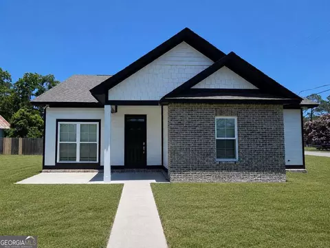 Exterior - 215 Eighth St, Adel, GA 31620 photo 2 of 4
