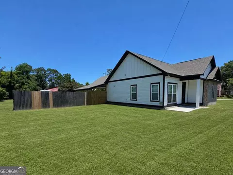 Exterior - 215 Eighth St, Adel, GA 31620 photo 3 of 4