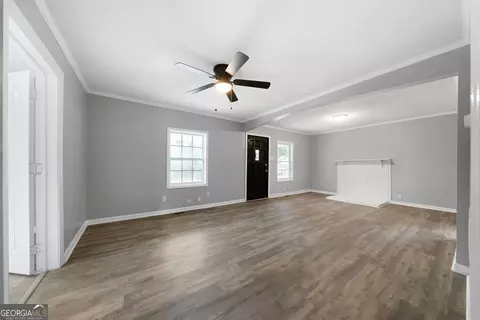 Living - 34 E 16th St SW, Rome, GA 30161 photo 2 of 5