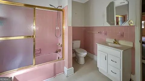 Bath - 819 Hillcrest Dr, Thomson, GA 30824 photo 3 of 5