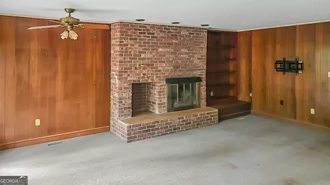 Living - 819 Hillcrest Dr, Thomson, GA 30824 photo 2 of 4