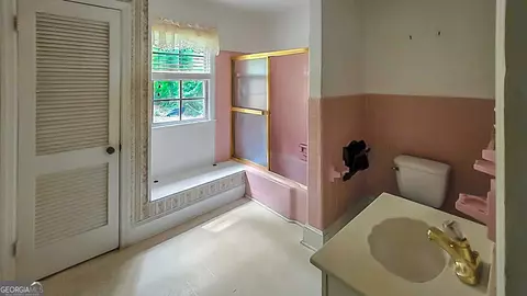 Bath - 819 Hillcrest Dr, Thomson, GA 30824 photo 1 of 5