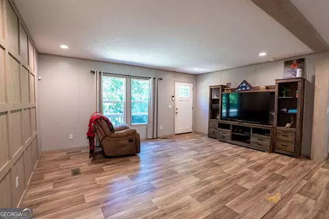 Living - 3589 Sequoia Rd, Gainesville, GA 30506 photo 1 of 2