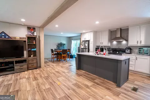 Kitchen - 3589 Sequoia Rd, Gainesville, GA 30506 photo 2 of 2