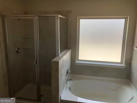 Bath - 582 Oakville Trl, Hampton, GA 30228 photo 1 of 2